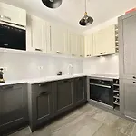 Bioves En Duplex-climatisation-centre Ville-plage Мантон